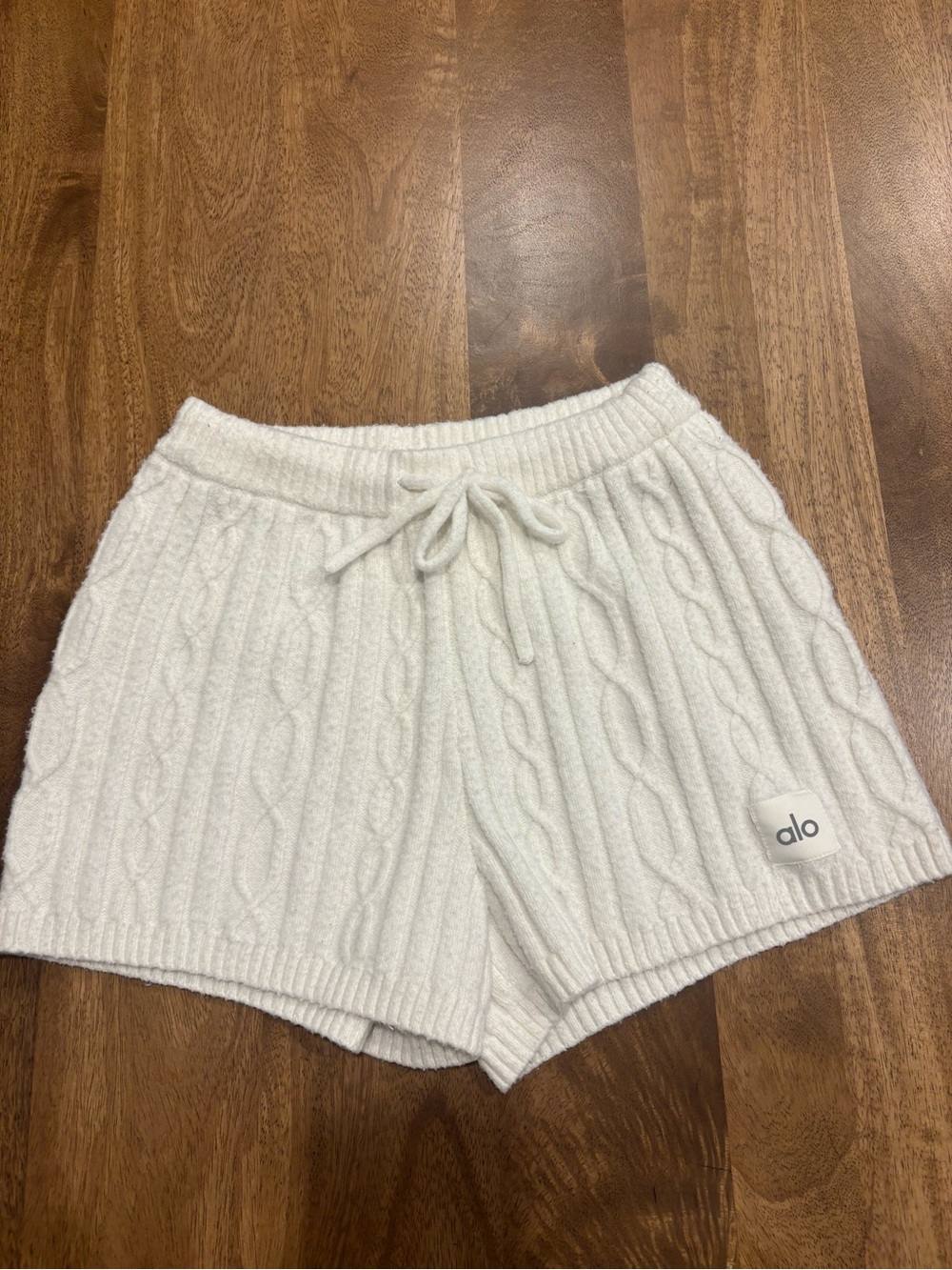 ALO Yoga Cable Knit Drawstring White Lounge Shorts